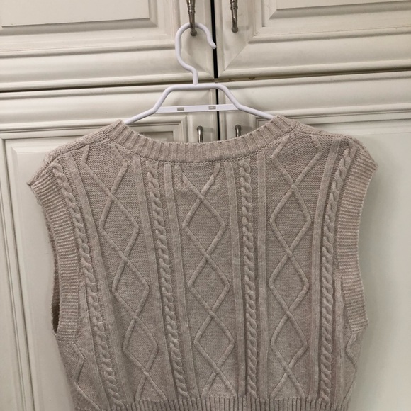 Pink Rose women’s knit sweater vest - Picture 8 of 11